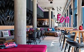 MOXY Vienna Airport